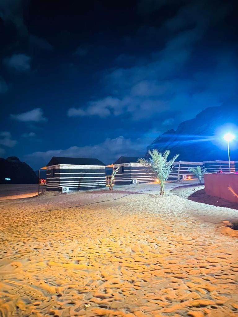 Moon Night Camp Hotel Вади Рум Екстериор снимка